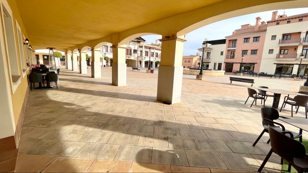 Plaza Almagro Commercial/Residential – 179.000€ — 4